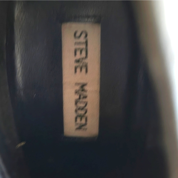 Steve Madden Black Clubbin Bootie w/Gold Studded Heels size 10M - Picture 9 of 10